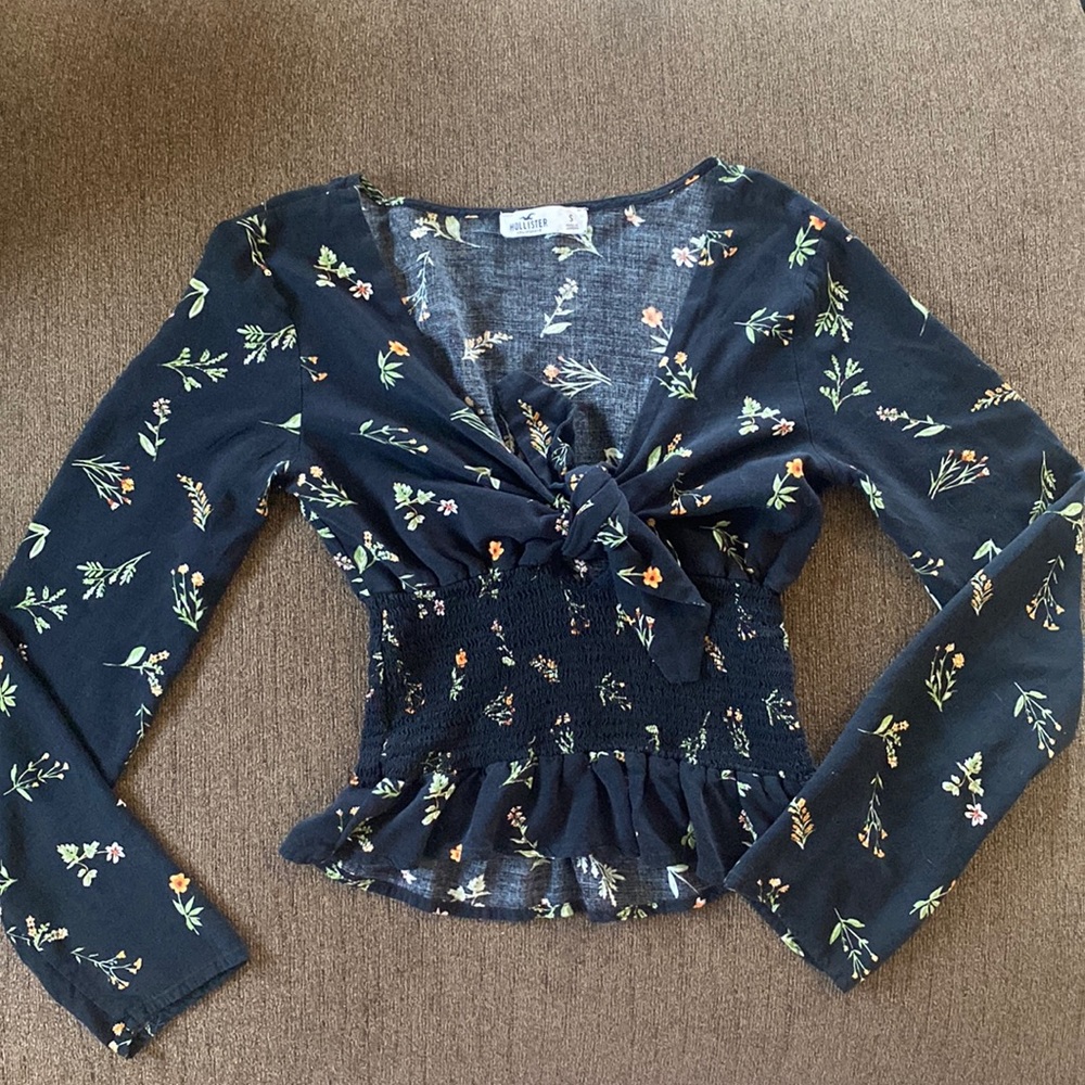 Hollister Small Long Sleeve Blouse Tie Front Smocked Waist Black Floral